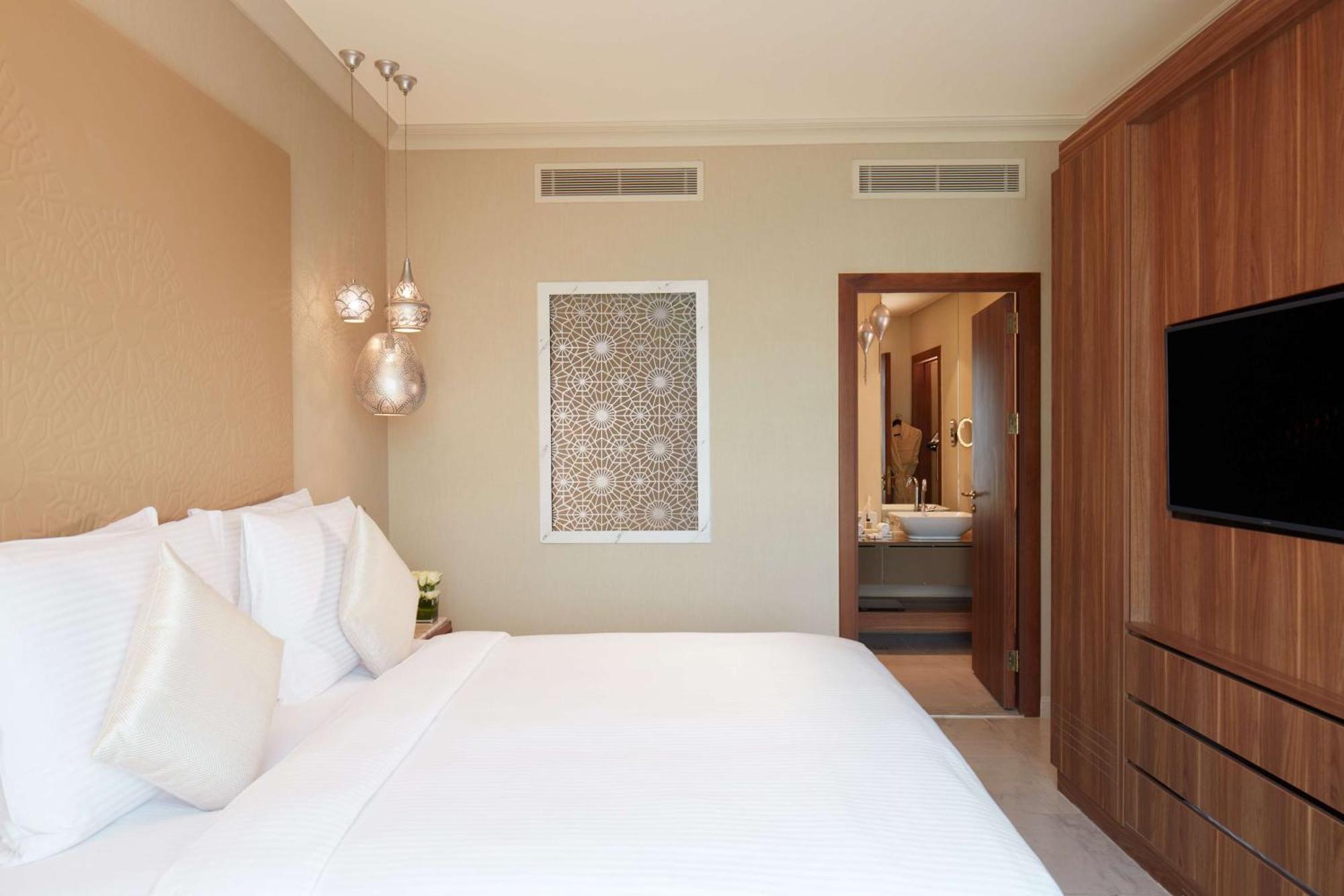 Tilal Jabal Al Kabah Hotel Mecca Exterior photo A bedroom at the hotel